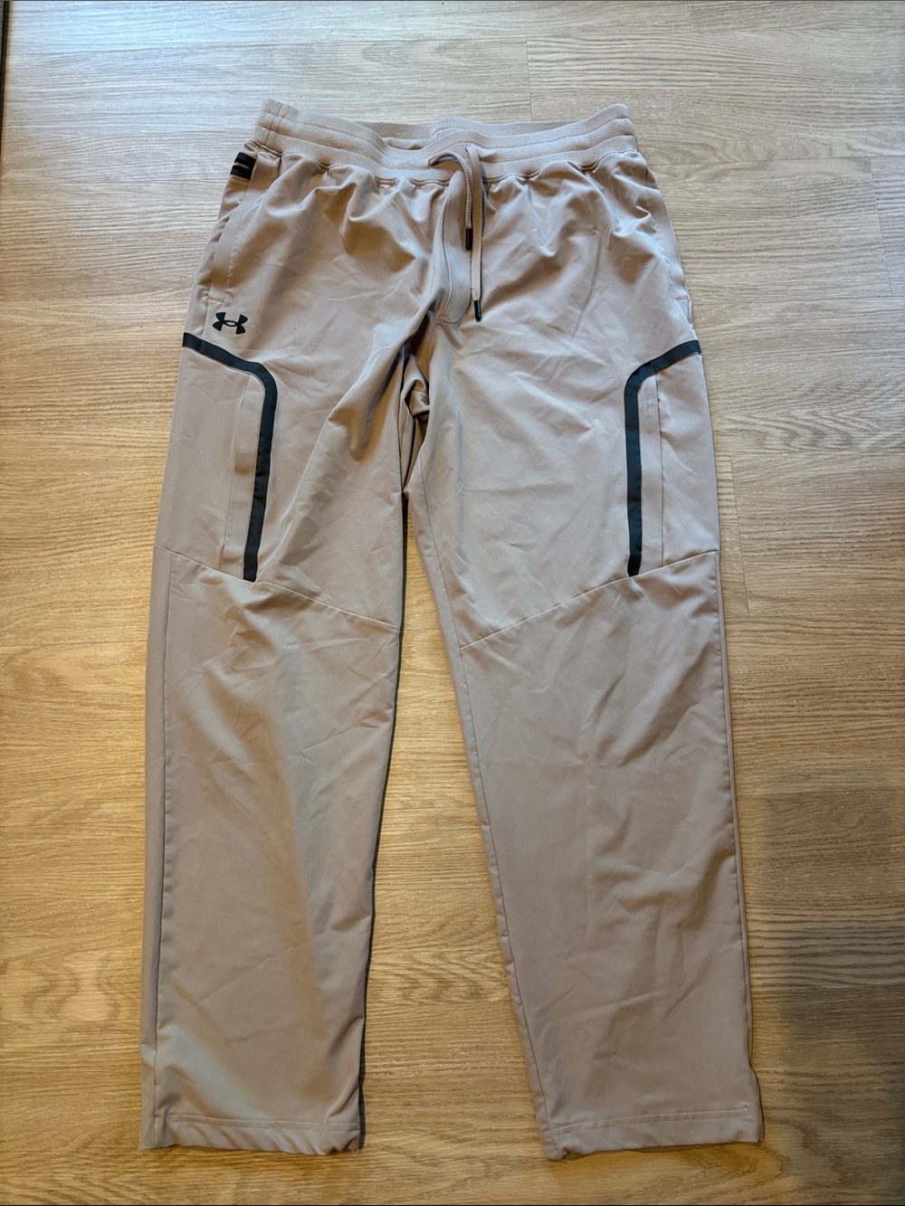 Under Armour Men’s XL Unstoppable Cargo Pants Woven Sand Tan Stretch Gym Jogger